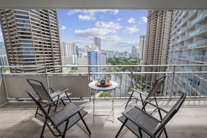 Large Lanai Great for Breakfast!