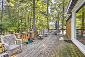 Deck | Outdoor Dining | Lake Views