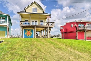 Parking | Driveway (2 Vehicles) | 2 External Security Cameras