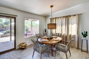 Dining Area | Dishware & Flatware Provided