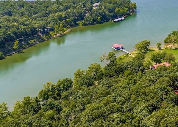 Only 1/2 mile from Secluded Beach...Perfect for swimming and kayaking!