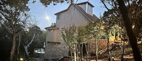 Lake Whitney Moontower Too in Texas Hill Country
5 bedroom, 3 bath, sleeps 14