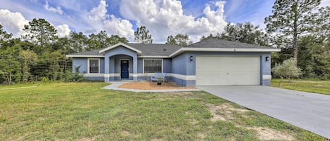 Ocala Vacation Rental | 3BR | 2BA | 1 Step To Access | 1,500 Sq Ft