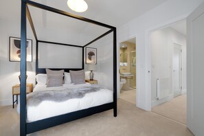 1st floor Master bedroom & ensuite