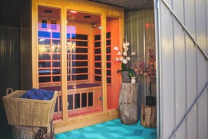 Sauna shed with 3 person far infrared sauna and outdoor bath