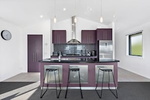 Fully equipped kitchen and breakfast bar