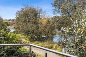Lakeside walking track right outside