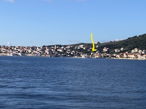 Lage des Hauses in Dorf und nah zu Meer
