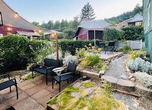 Well designed garden with plenty of seating.