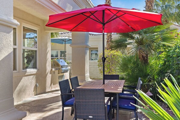 Outdoor Patio Dining Table