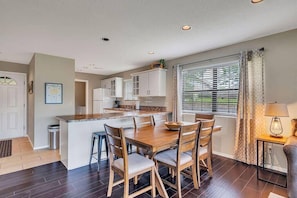 Dinning Room with seating for 6