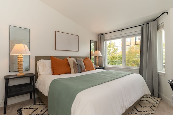 Upper bedroom 1 with king size bed and balcony