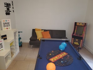 Game 🎮 Room with Futon 