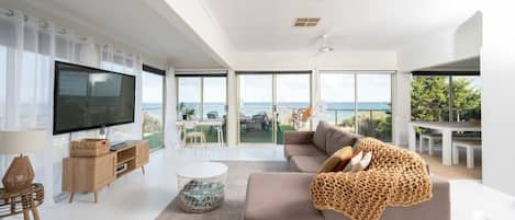 [Living Room] Spacious lounge area with sliding doors that can be opened allows for refreshing airflow and a connection with the outdoors. A perfect place to relax and socialize.  