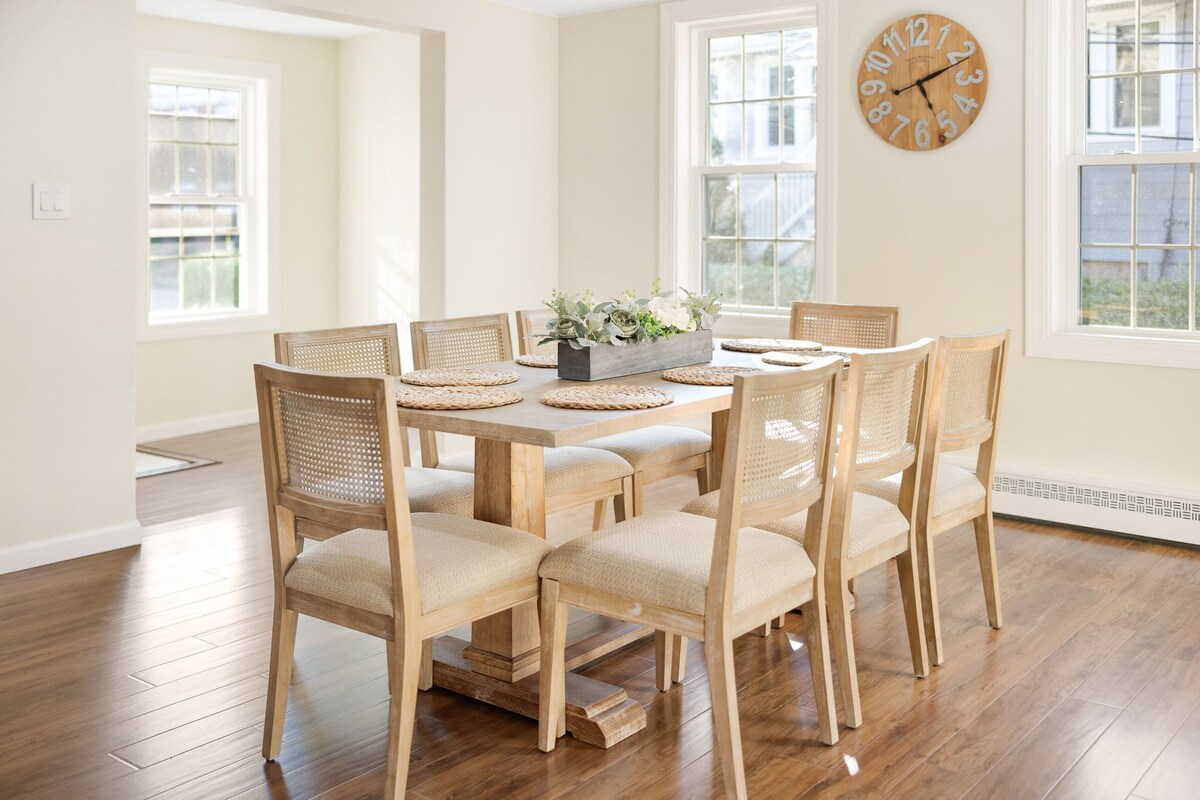 Newly Renovated Historical Home Getaway-Old Mystic