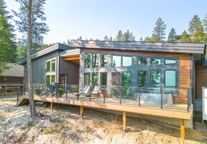 Oversized deck with mountain & lake views