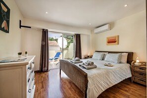 Upstairs King bedroom 