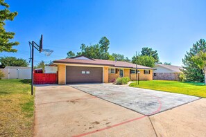 Exterior | Basketball Hoop | Keyless Entry