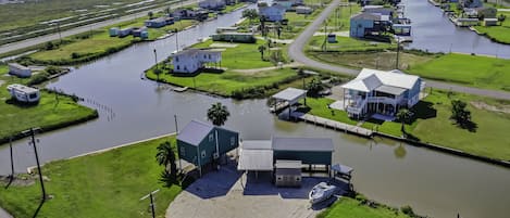 Only minutes drive to get to the beach either by boat or by road! 