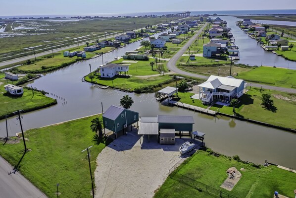 Only minutes drive to get to the beach either by boat or by road! 