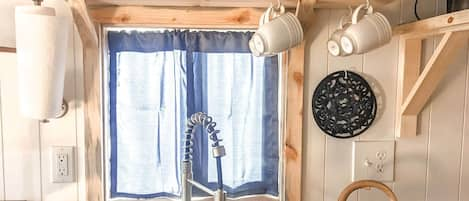 Tiny House Vacation Rental - Farmington NM - Flora's Nest - Kitchen Sink