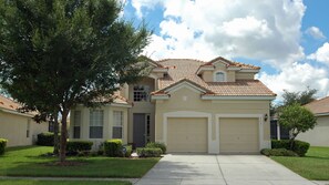 Beautiful 5 bed 5 bath villa located in Windsor Hills Resort