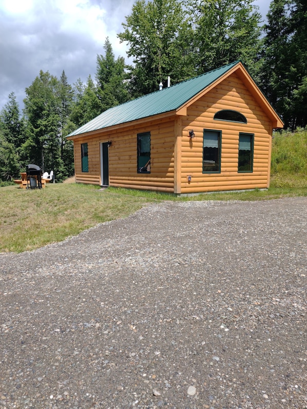 Big spacious cabin in the woods.