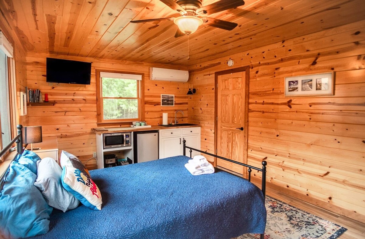 Beautiful suite located on iconic M-22 in downtown Glen Arbor
