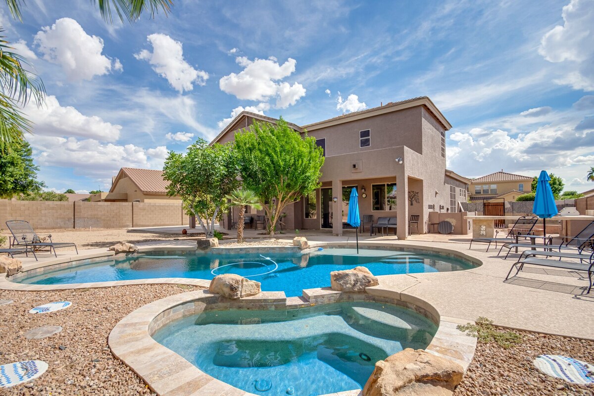 NEW! 5 King beds! Large home, sleeps 18 in beds! Outdoor pool and firepit!