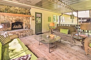 Deck | Gas Fireplace | Gas Grill (Propane Provided) | Outdoor Dining Areas