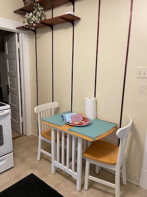 Kitchen: Small dining table which can also be used as a desk. 