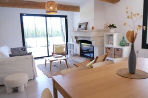 Holiday rental LAGNES farmhouse for rent LAGNES living room