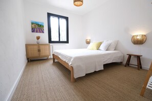 Holiday rental LAGNES farmhouse for rent LAGNES 4 bedrooms