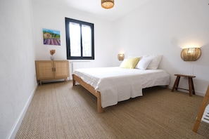 Holiday rental LAGNES farmhouse for rent LAGNES 4 bedrooms