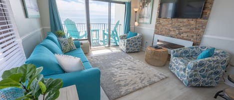 Direct Oceanfront, Beautifully Decorated