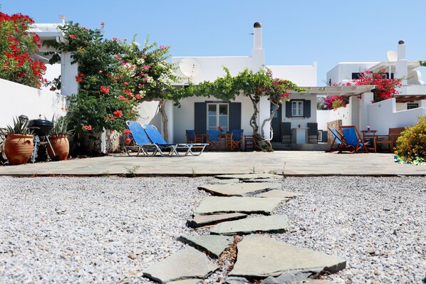 Front of property faces the sea