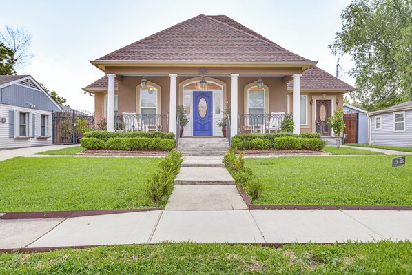 New Orleans Vacation Rental | 2BR | 1.5BA | 1,950 Sq Ft | Stairs Required
