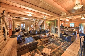 Living Room | Complimentary Toiletries | Smart TV
