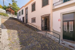 Ourmadeira Apartments In Funchal Vintage Garden Apartment Exterior And Car Park