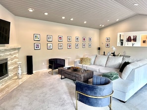 Living room 2 (upper level)