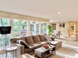 Living room 1 (upper level) (1)