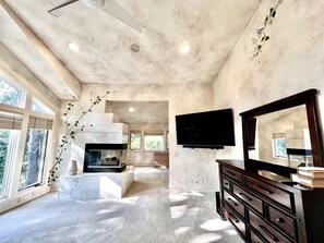 Main bedroom (bedroom 1; upper level) (2)