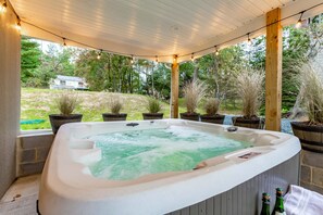 Indoor spa tub