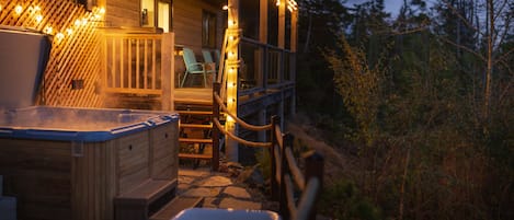 Hot tub, cold dip, steamy rain shower, and private deck overlooking the forest 