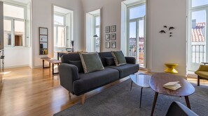 Isn't this space a great one to enjoy the company of your loved ones after a great day enjoying the magical and historical Lisbon? #portugal #pt #lisbon #openspace #naturallight