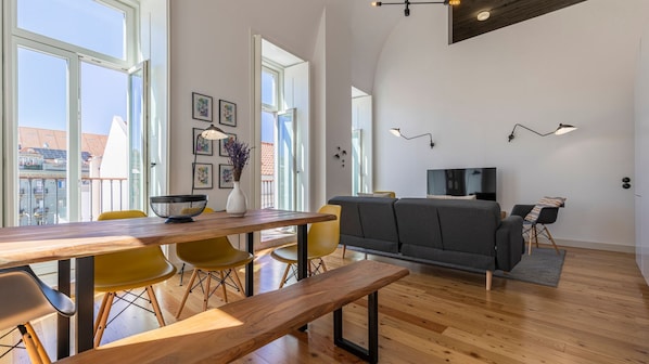 This spacious and bright living room brings you sunny mornings for a great start into exploring the city #portugal #pt #lisbon #naturallight