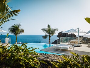 Infinity pool