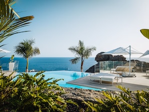 Infinity pool