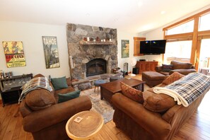 Living Area with wood-burning fireplace (firewood provided) and mountain views. 