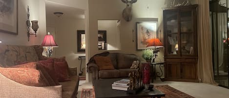 Beautifully furnished in southwestern decor